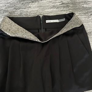 Alice & Olivia size 4 black Conry Embellished Pleated Shorts